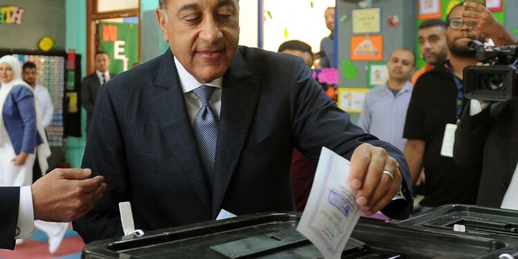 رئيس الوزراء يُدلي بصوته في انتخابات مجلس النواب 2025