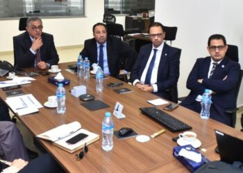 رئيس هيئة الاستثمار يلتقي المدير الإقليمي لشركة “مينهارت” السنغافورية لبحث التوسع في الاستثمارات