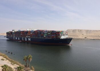 قناة السويس تشهد عبور سفينة الحاويات CMA CGM  BENJAMIN FRANKLIN أكبر سفينة حاويات تعبر القناة منذ عامين