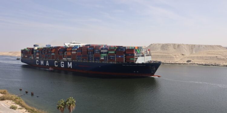 قناة السويس تشهد عبور سفينة الحاويات CMA CGM BENJAMIN FRANKLIN أكبر سفينة حاويات تعبر القناة منذ عامين