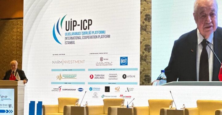 أبوغزاله خلال افتتاحه أعمال قمة البوسفور: آن الأوان لنظام عالمي جديد تقوده المعرفة لا القوة