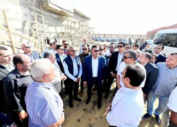 وزير الإسكان ومحافظ الفيوم يتفقدان توسعات محطة معالجة “كحك” بمركز يوسف الصديق