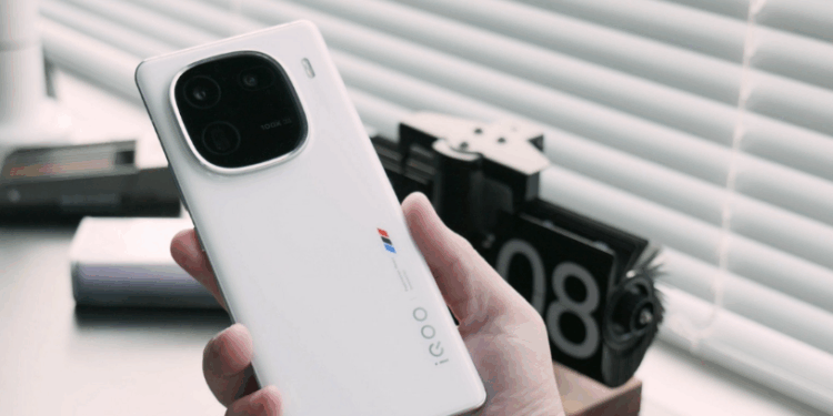 بوكو تستعد لإطلاق هاتف F8 Ultra