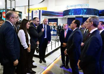 AIS وهولويتس تستهدفان إنتاج 2 مليون كاميرا ذكية سنويًا في مصر