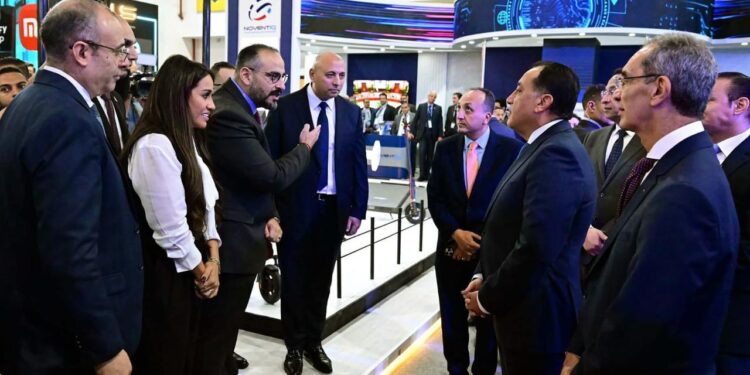 AIS وهولويتس تستهدفان إنتاج 2 مليون كاميرا ذكية سنويًا في مصر