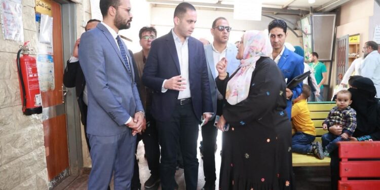 نائب وزير الصحة يتفقد مستشفيات مطروح ويوجه بتسريع تشغيل «الصدر» و«الحميات»