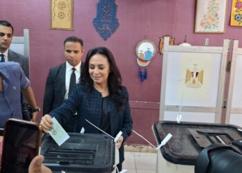 وزيرة التضامن تدلي بصوتها في انتخابات النواب بمدرسة بدر الإعدادية بالدقي