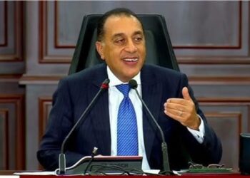 رئيس الوزراء يغادر إلى قطر للمشاركة في “القمة العالمية الثانية للتنمية الاجتماعية”