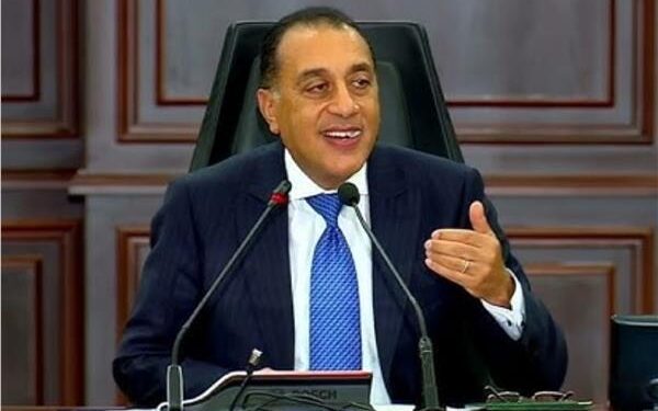 رئيس الوزراء يغادر إلى قطر للمشاركة في “القمة العالمية الثانية للتنمية الاجتماعية”