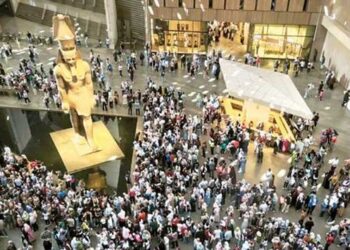 مدير المتحف المصري الكبير: الإقبال فاق التوقعات.. وإجراءات لتنظيم الزوار وضمان سلامة الآثار