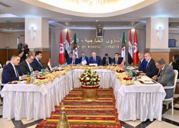 وزير الخارجية يشارك في اجتماع الآلية الثلاثية لدول جوار ليبيا بالجزائر