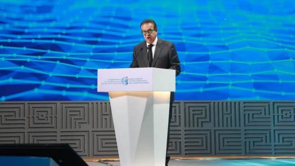 وزير الصحة يشارك في جلسة حوارية بعنوان “تعزيز الرعاية الصحية الأولية: ضرورة لتحقيق التغطية الصحية الشاملة”