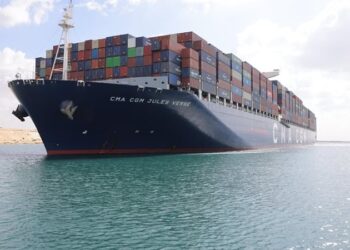 الفريق أسامة ربيع: قناة السويس جاهزة لاستقبال سفن الحاويات العملاقة