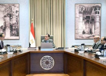 رئيس الوزراء يُتابع مع رئيس هيئة الرعاية الصحية استعدادات المرحلة الثانية للتأمين الصحي الشامل