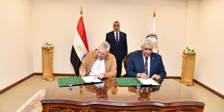 وزير الإنتاج الحربي يشهد مراسم توقيع عقد للتعاون المشترك في مجال التصنيع العسكري