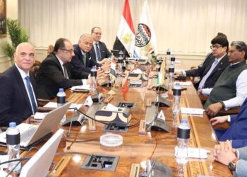 وزير قطاع الأعمال العام يستقبل سفير الهند بالقاهرة والرئيس التنفيذي لشركة الفنادق الهندية المحدودة