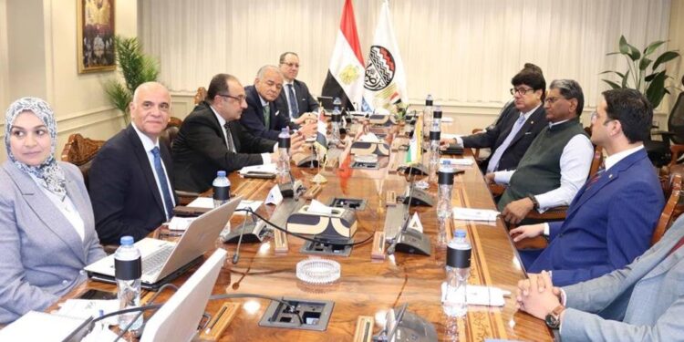 وزير قطاع الأعمال العام يستقبل سفير الهند بالقاهرة والرئيس التنفيذي لشركة الفنادق الهندية المحدودة