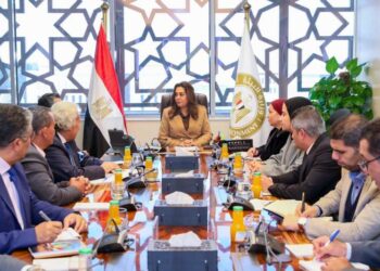 وزيرة التنمية المحلية تبحث فرص الاستثمار المستدام داخل المحميات الطبيعية مع أحد المستثمرين