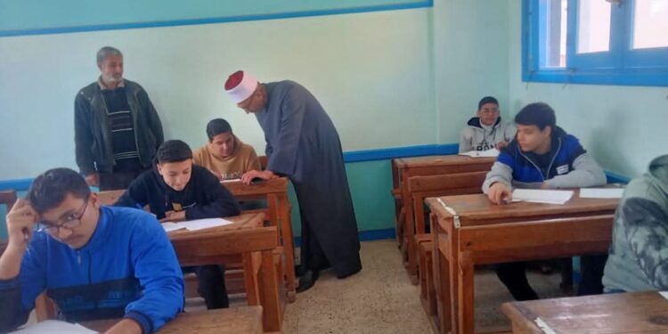 طلاب الأزهر يؤدون اليوم امتحانات نصف العام.. وإجراءات وممنوعات جديدة باللجان