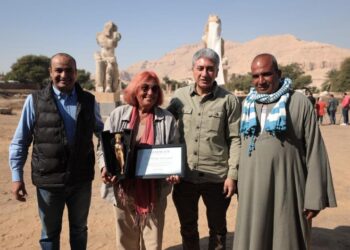 وزير السياحة والآثار يشهد إزاحة الستار عن تمثالين ضخمين للملك أمنحتب الثالث