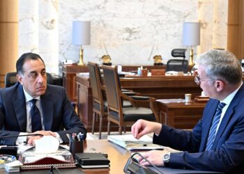 رئيس الوزراء يستعرض مع وزير البترول والثروة المعدنية عددا من ملفات عمل الوزارة