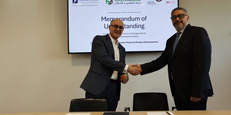 بنك التعمير والإسكان يوقع مذكرة تفاهم مع مدرسة فرانكفورت لتعزيز ريادته في التمويل الأخضر والمستدام