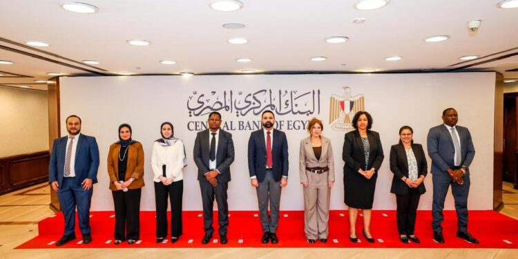 البنك المركزي المصري يستضيف وفدًا من خبراء التخطيط والإدارة ببنك تنزانيا