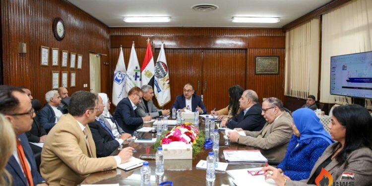 وزير قطاع الأعمال يواصل اجتماعاته الدورية برؤساء الشركات التابعة ويستعرض مؤشرات الأداء ومشروعات “القابضة للأدوية”