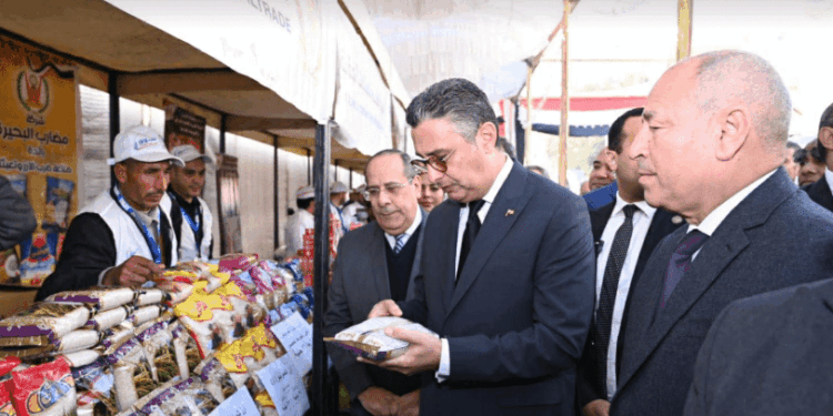 وزير التموين ومحافظ القاهرة يفتتحان سوق “اليوم الواحد” بالمرج لتوفير السلع بأسعار مخفضة للمواطنين