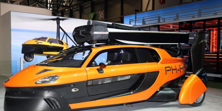 أول سيارة طائرة تدخل الإنتاج.. وهذا سعرها