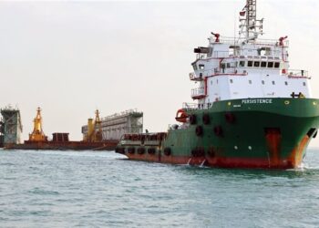 الفريق أسامة ربيع يعلن نجاح عملية عبور”الحوض العائم” GREEN DOCK 3 مقطورًا