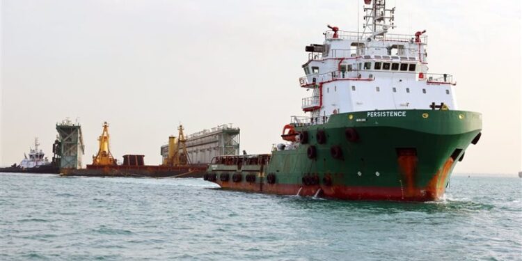 الفريق أسامة ربيع يعلن نجاح عملية عبور”الحوض العائم” GREEN DOCK 3 مقطورًا