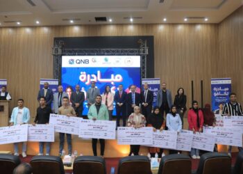 بنك QNB مصر و«صناع الخير» يوزعان منحاً دراسية على طلاب جامعة طيبة التكنولوجية بالأقصر