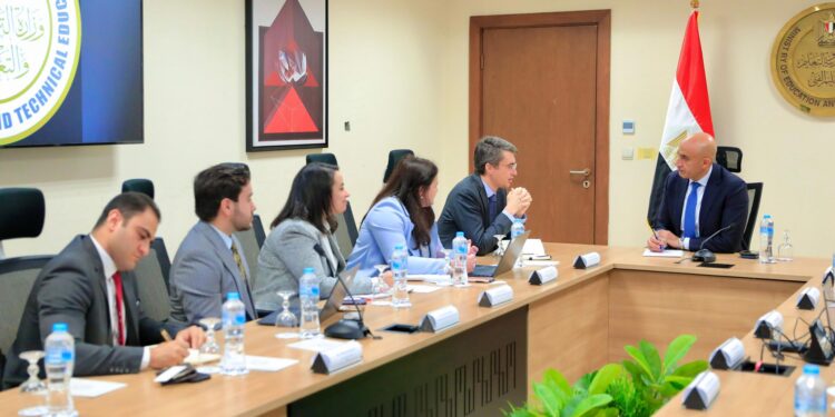 وزير التربية والتعليم يستعرض مع المدير الإقليمي للبنك الدولي خطط تطوير منظومة التعليم