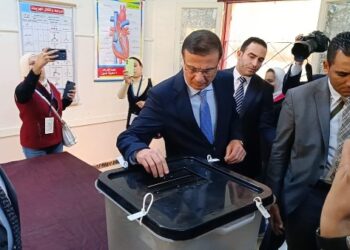 وزير الزراعة يدلي بصوته في جولة الإعادة بانتخابات مجلس النواب بالإسكندرية