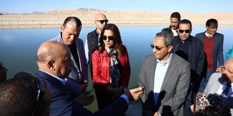 وزيرة التنمية وفريق البنك الدولي يفتتحون محطة معالجة الصرف الصحي بقرية الأشراف