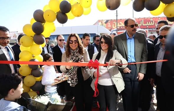 وزيرتا التخطيط والتنمية المحلية ومحافظ سوهاج يتفقدون مشروعات تطوير كورنيش النيل الغربي ويفتتحون حديقة مدينة ناصر العامة