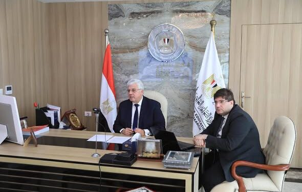وزير التعليم العالي يعقد اجتماعًا مع المستشارين الثقافيين بالمكاتب والمراكز الثقافية المصرية بالخارج