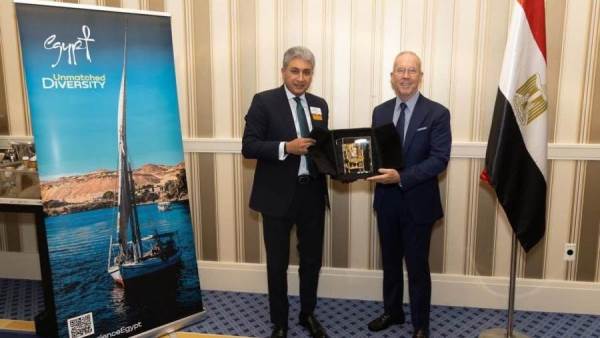 وزير السياحة يبحث مع الرئيس التنفيذي للاتحاد تعزيز أوجه التعاون لزيادة التدفقات السياحية