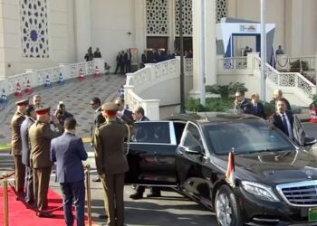 الرئيس السيسي يصل إلى مقر افتتاح المعرض الدولي للصناعات الدفاعية «إيديكس 2025»