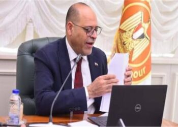 قرار وزاري جديد ينظم ساعات العمل اليومية.. الحد الأقصى 12 ساعة للأعمال المتقطعة