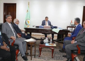 وزير الزراعة يعقد اجتماعًا مع الأمين التنفيذي لمرصد الصحراء والساحل