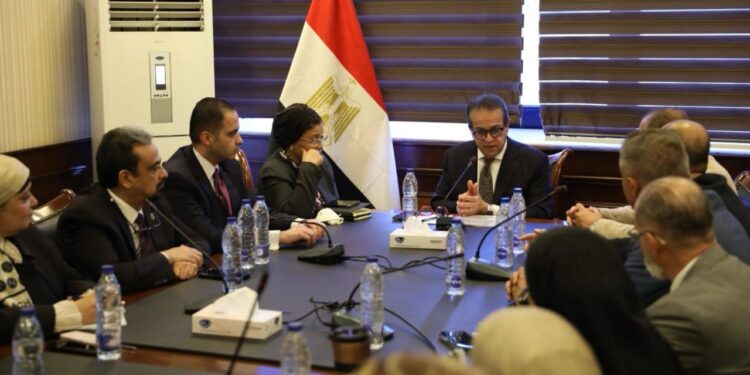 وزير الصحة يستقبل وفد «MediaHub» لبحث التعاون في الخطة الإعلامية للسكان