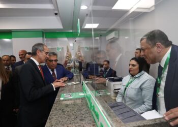 وزير الاتصالات يفتتح مكتب بريد المنصورة الرئيسي ويتفقد مشروعات التحول الرقمي بالمحافظة