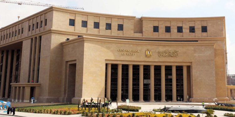 33.9 مليار دولار تحويلات المصريين العاملين بالخارج خلال 10 أشهر