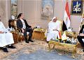 وزير الطيران المدني يبحث مع رئيس مجموعة أبوظبي للطيران آفاق أوسع من التعاون المصري-الإماراتي