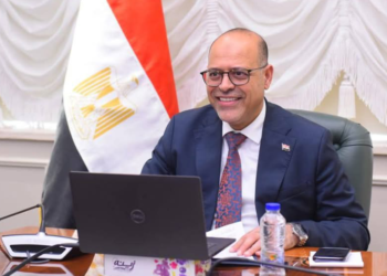 وزير العمل يصدر قرارًا وزاريًا بضوابط الوفاء بحقوق العمال عند حل أو تصفية أو إغلاق المنشآت