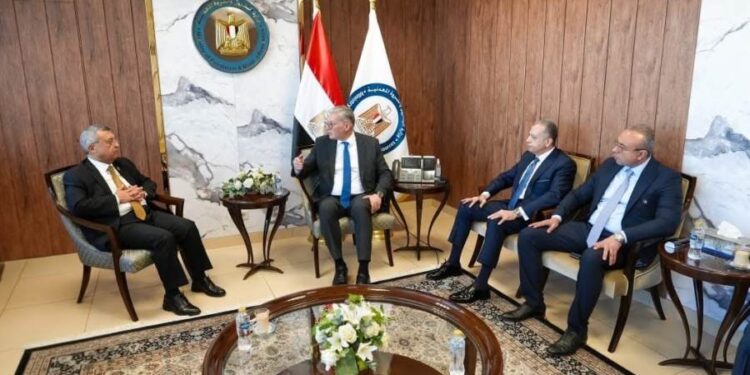 وزير البترول والثروة المعدنية يستقبل هيئة مكتب لجنة الطاقة والبيئة والقوى العاملة بمجلس الشيوخ