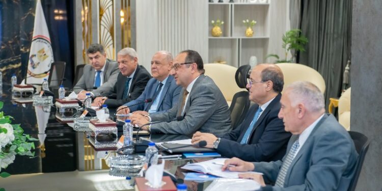 وزيرا “الإنتاج الحربي” و”قطاع الأعمال العام” يبحثان تعزيز التعاون المشترك