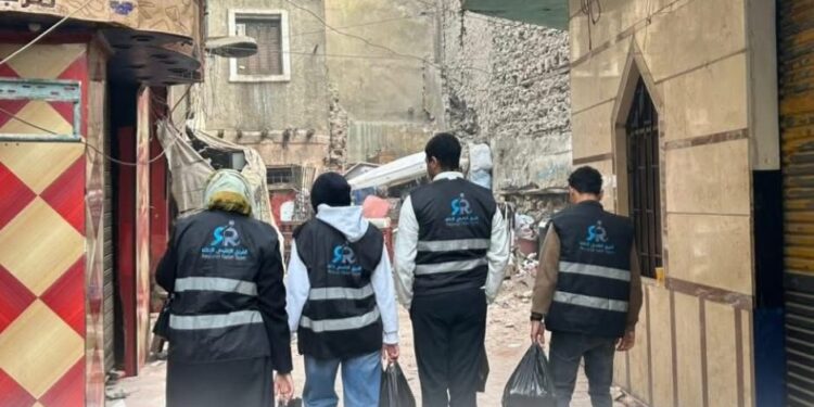 الفريق الإقليمي للإغاثة بمجلس الشباب المصري يشارك في جهود دعم المتضررين من حادث عقار إمبابة”